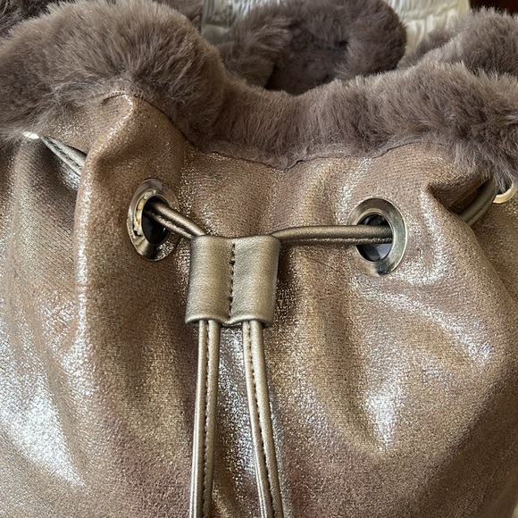 Steve Madden  Crossbody or shoulder bag  metallic  fur lined   Brown/silver  NWT - Picture 4 of 17
